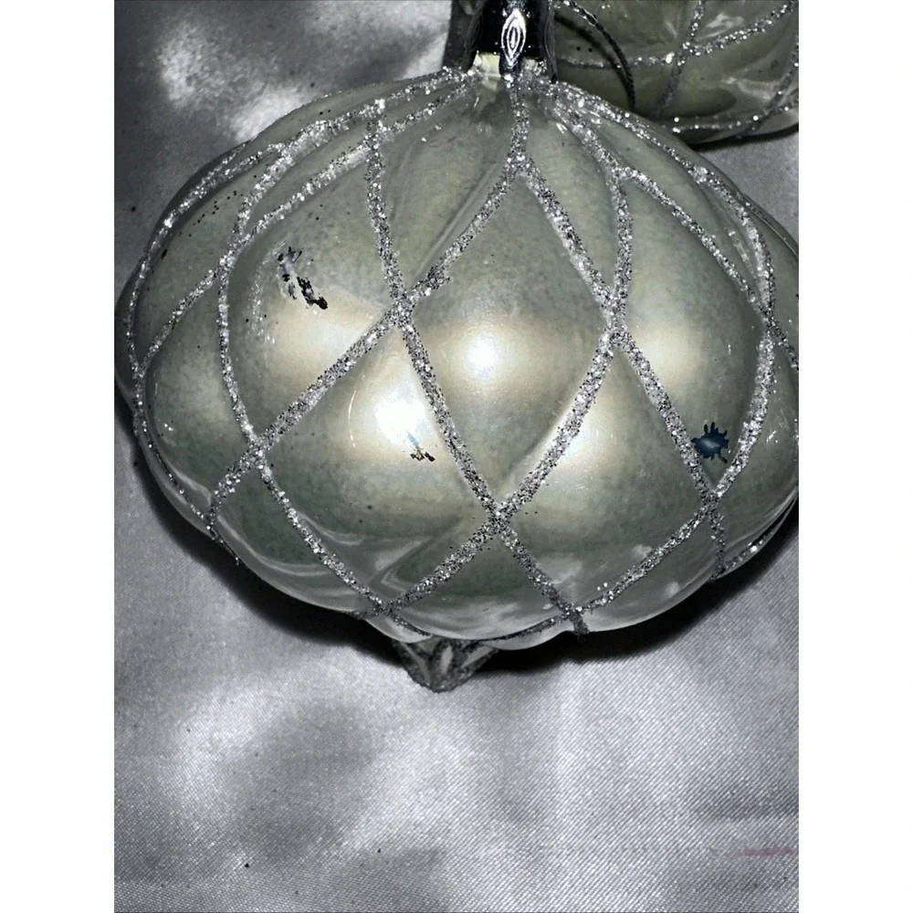 Pier One Imports Ornament Set Of 3 Silver Flawed‎